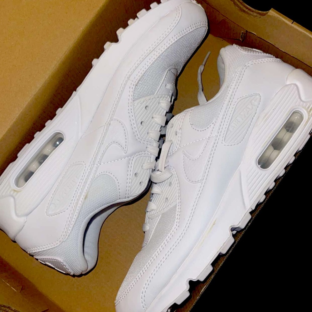 Nike air max 90 never worn. Factory flaws